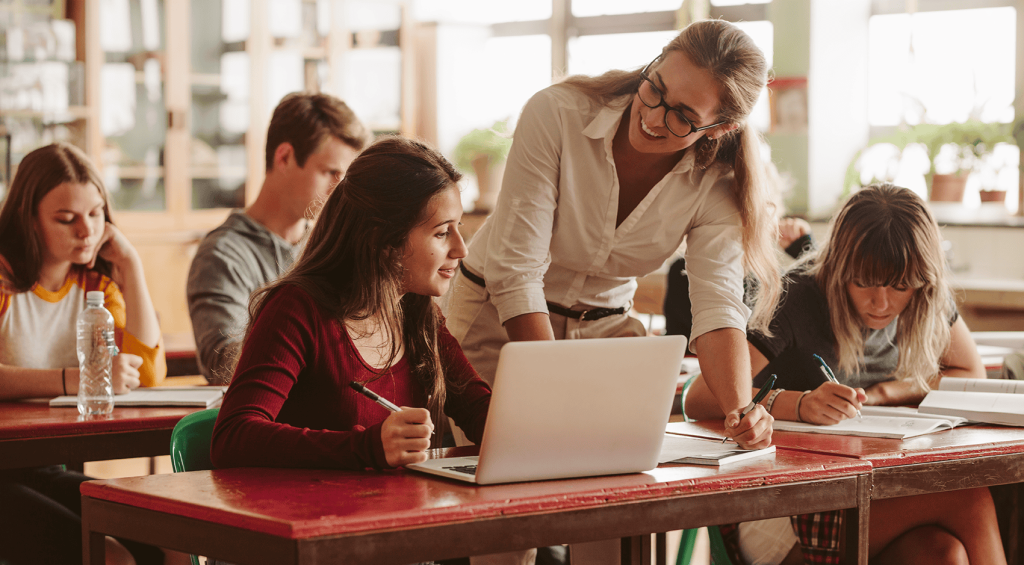 Smart-Custom-AI-Agents-for-Universities-Explained-Banner